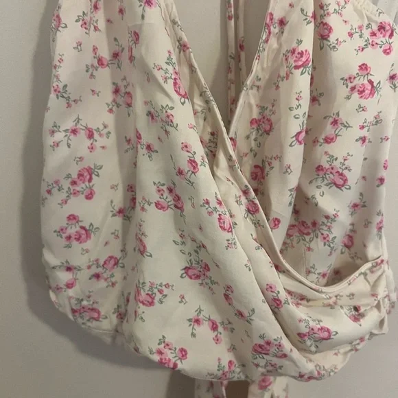 ZARA  CREAM FLORAL TIE HALTER NECK SATIN EFFECT CROP TOP SIZE LARGE - Picture 6 of 11
